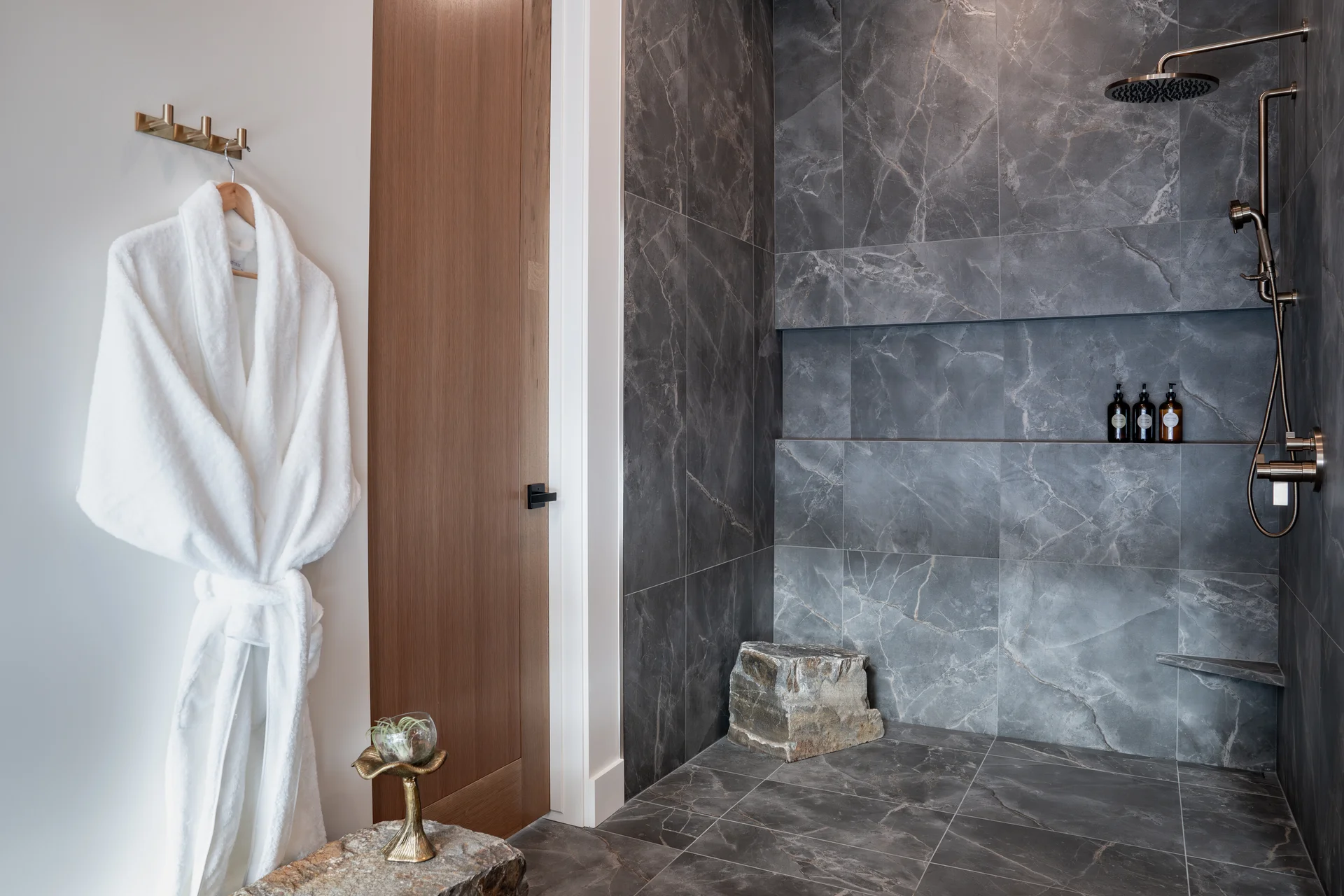 Mountain Lake - bedrooms-ensuites, primary-suite, ensuite, the-building, the-building-interior