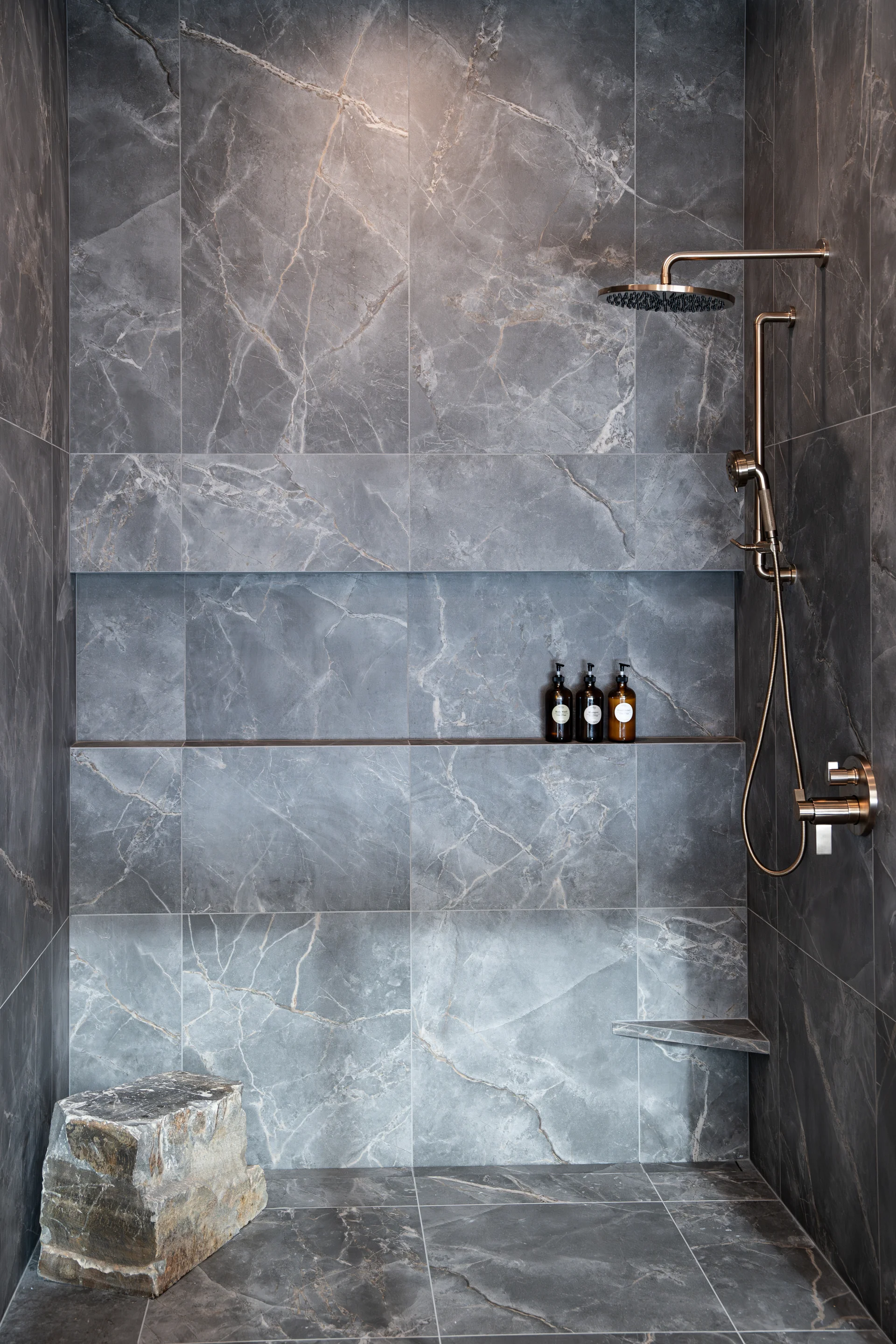 Mountain Lake - primary-suite, ensuite