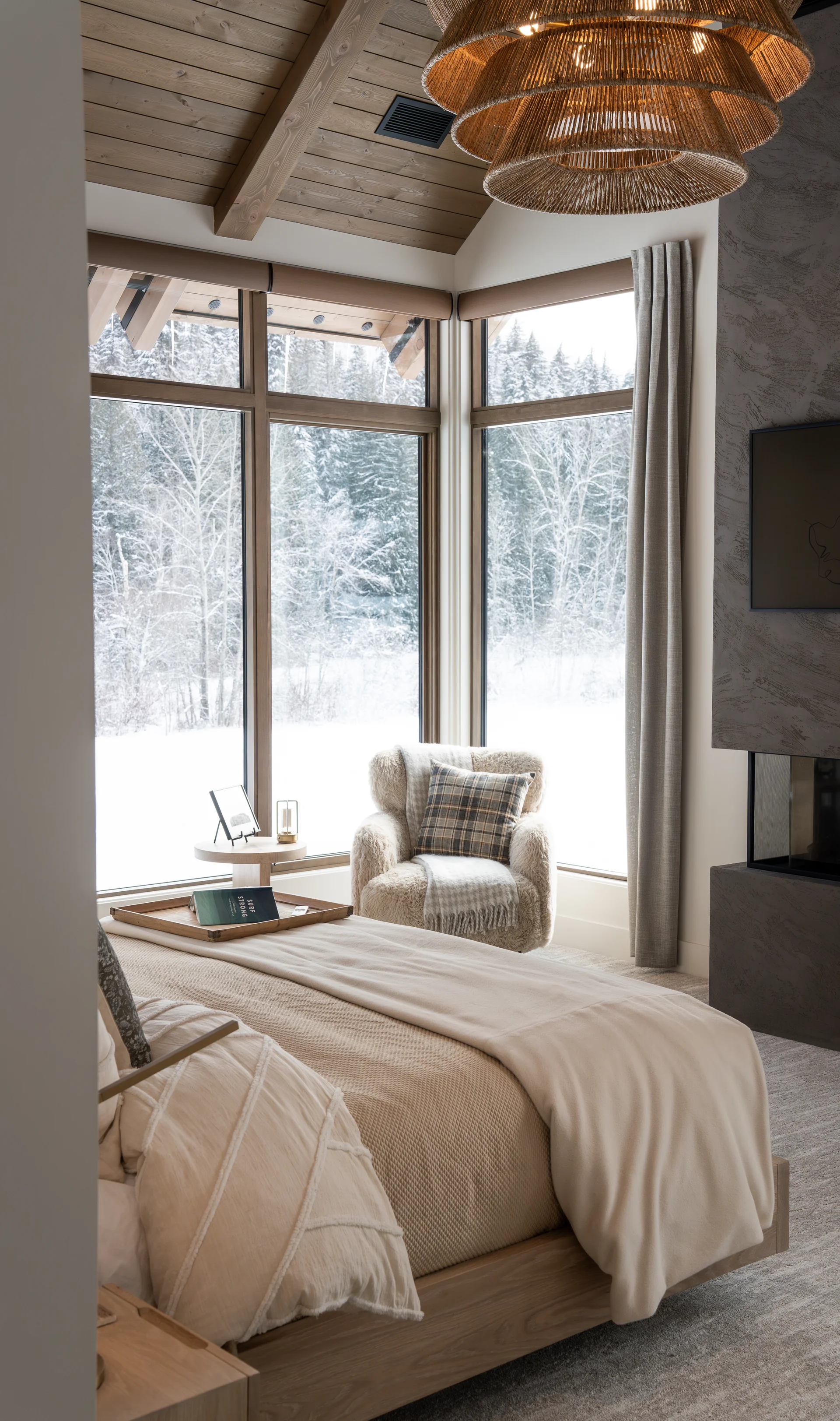 Mountain Lake - primary-suite, bedroom