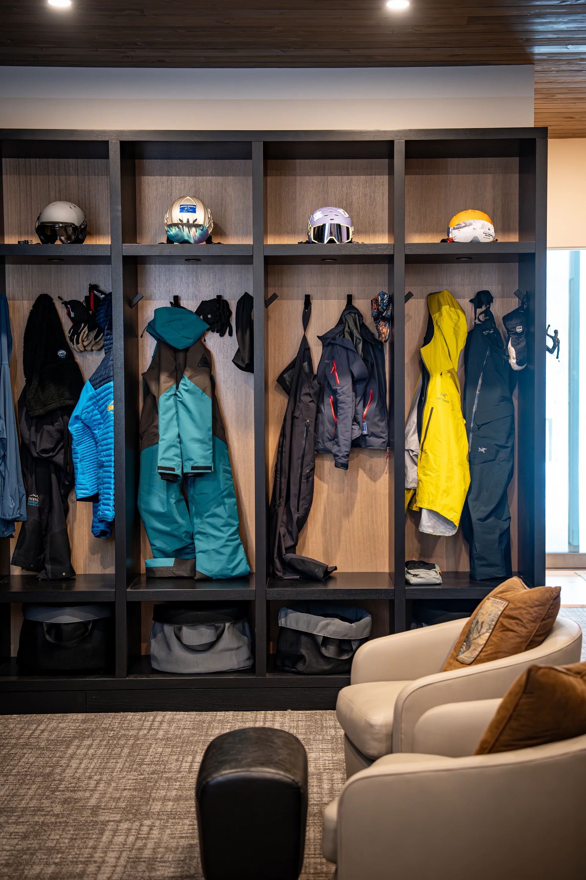 Mountain Lake - boot-room, boot-room-main