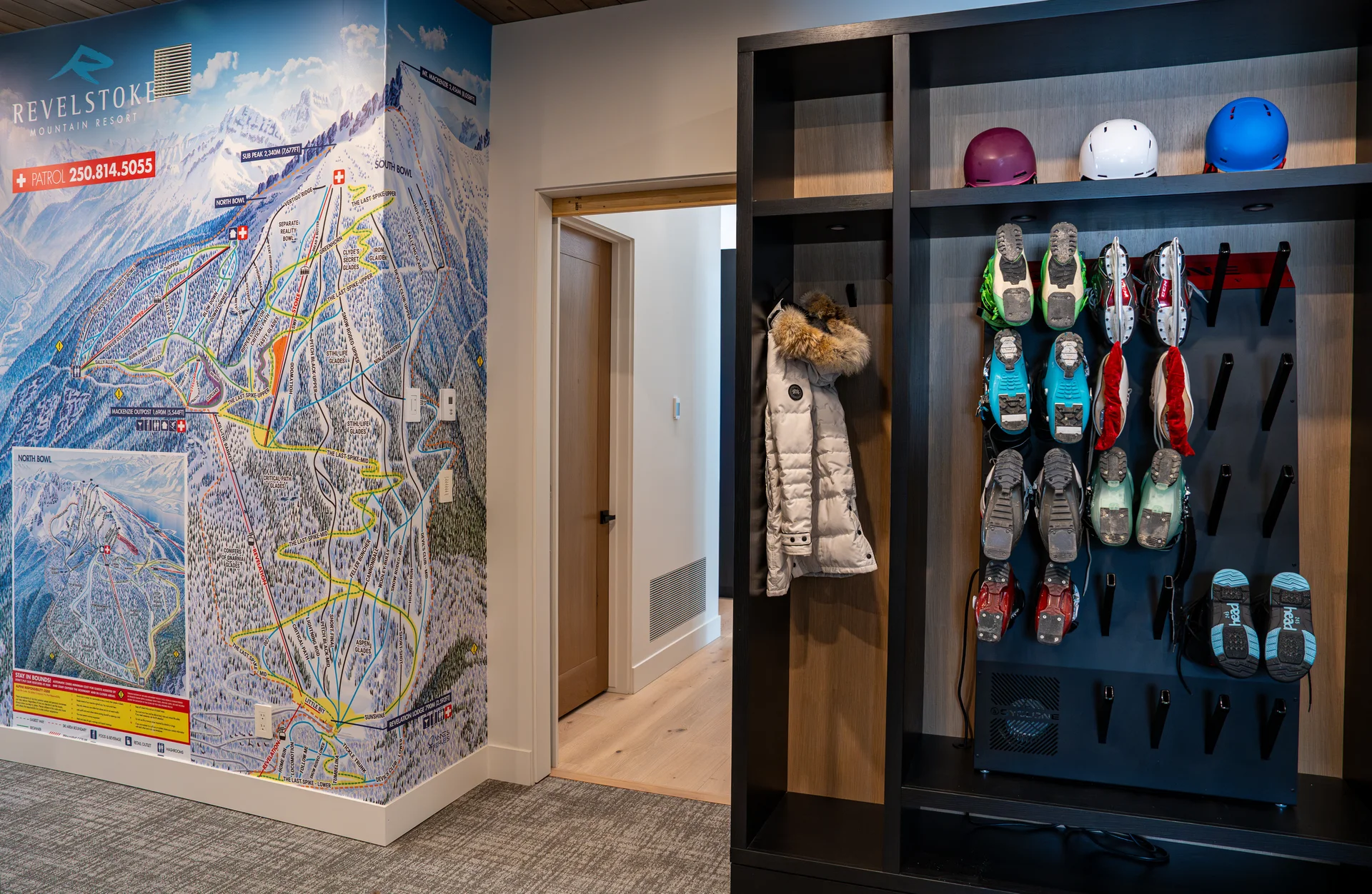 Mountain Lake - boot-room, boot-room-main