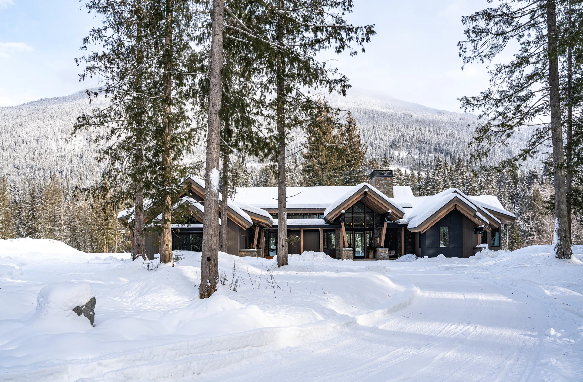 Sweeping driveway leading to Mountain Lake